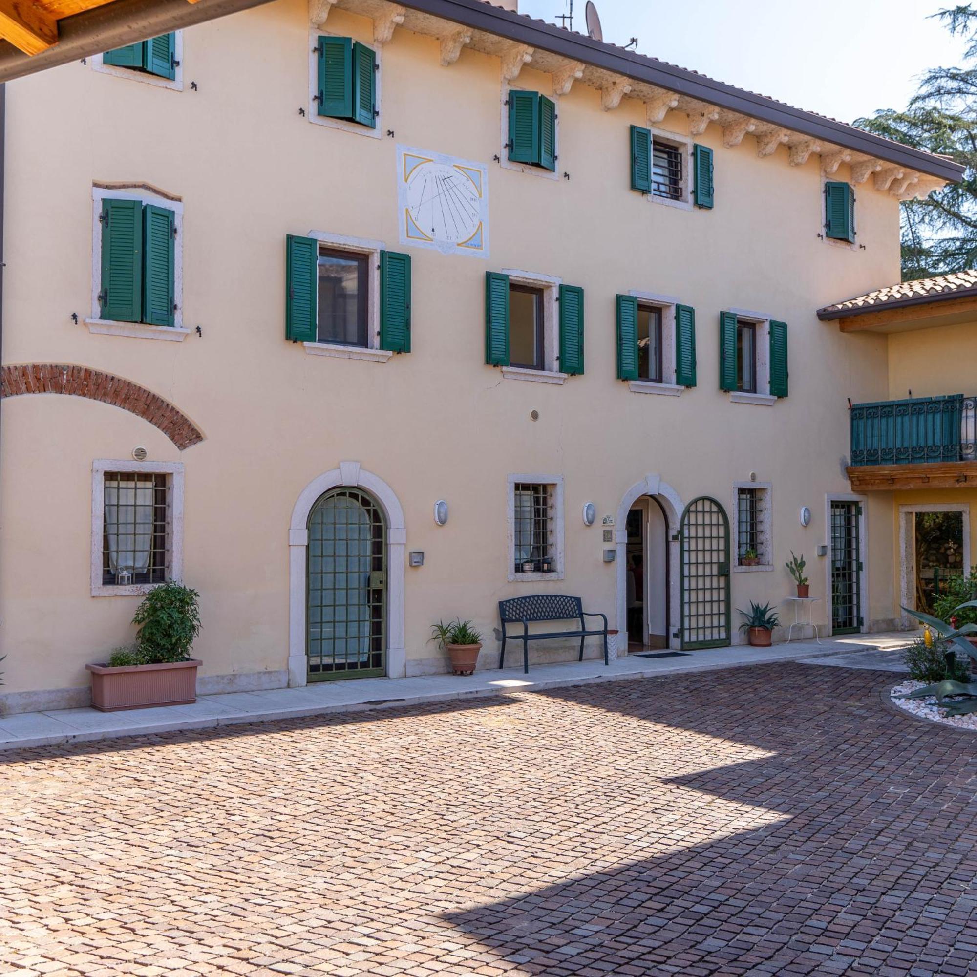 A Casa Di Tom Bed and Breakfast SantʼAmbrogio di Valpolicella Exteriör bild